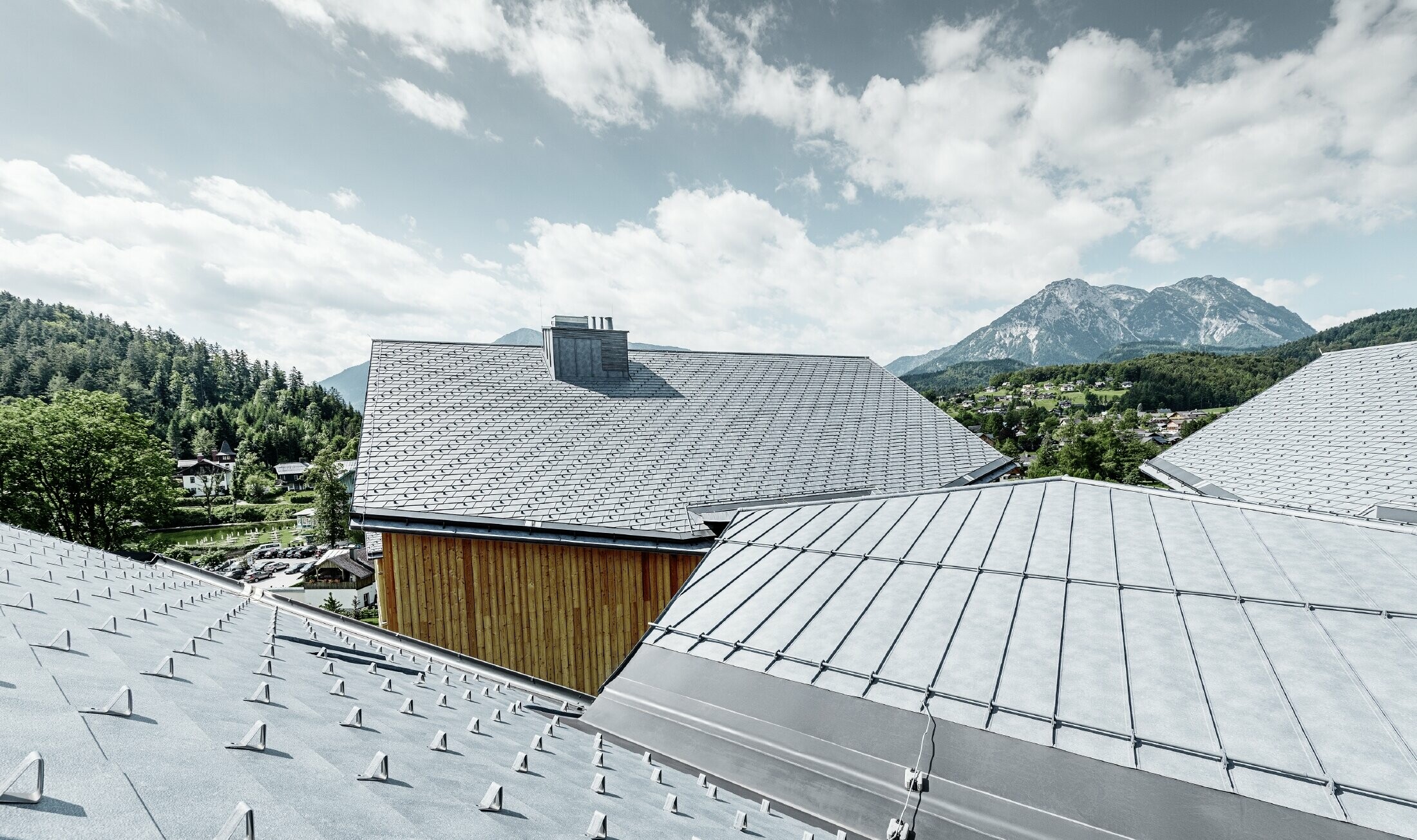 Hôtel Vivamayr à Altaussee (Autriche) — Façade en bois et bardeaux PREFA