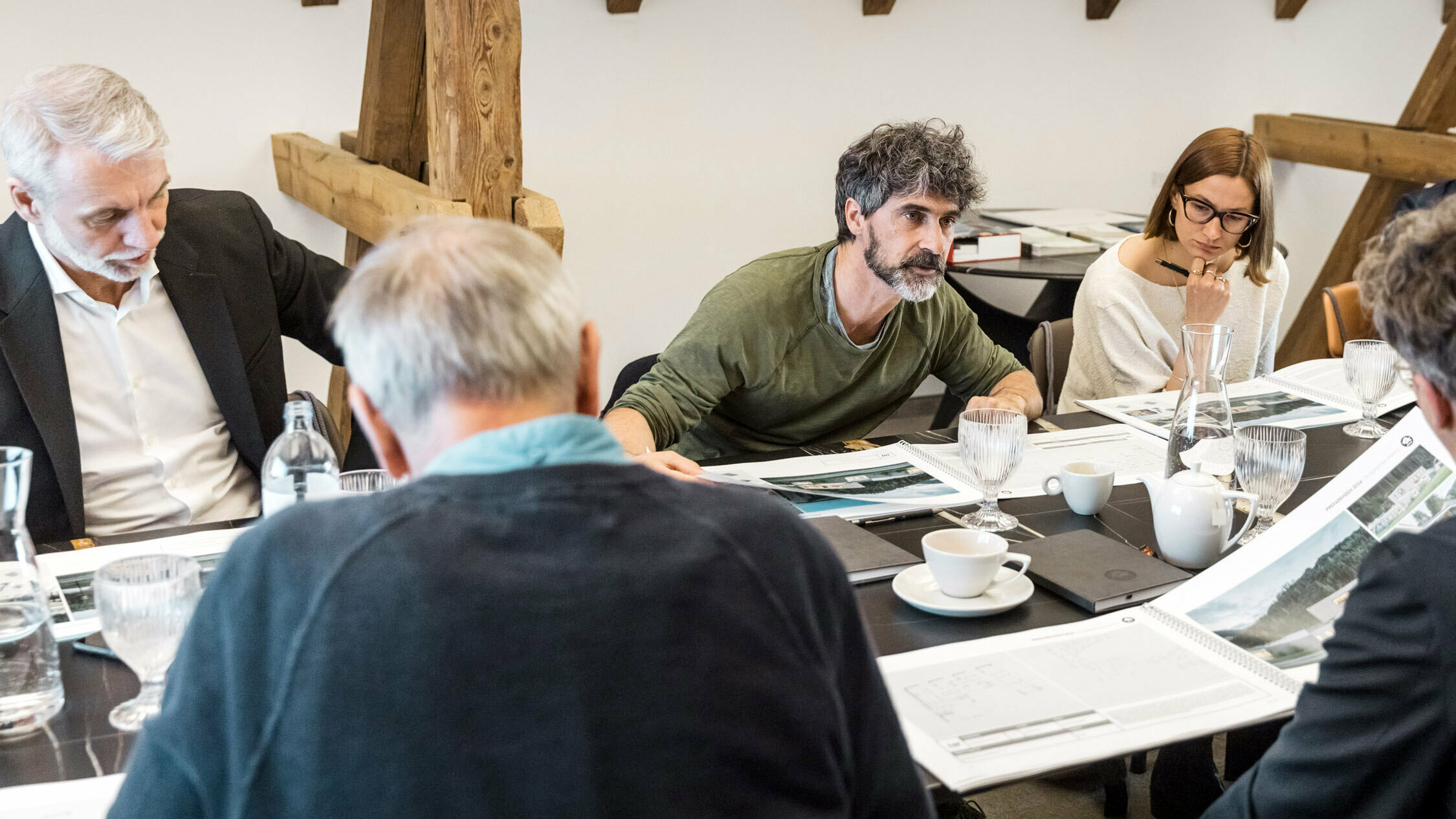 Le jury lors de la discussion des projets.