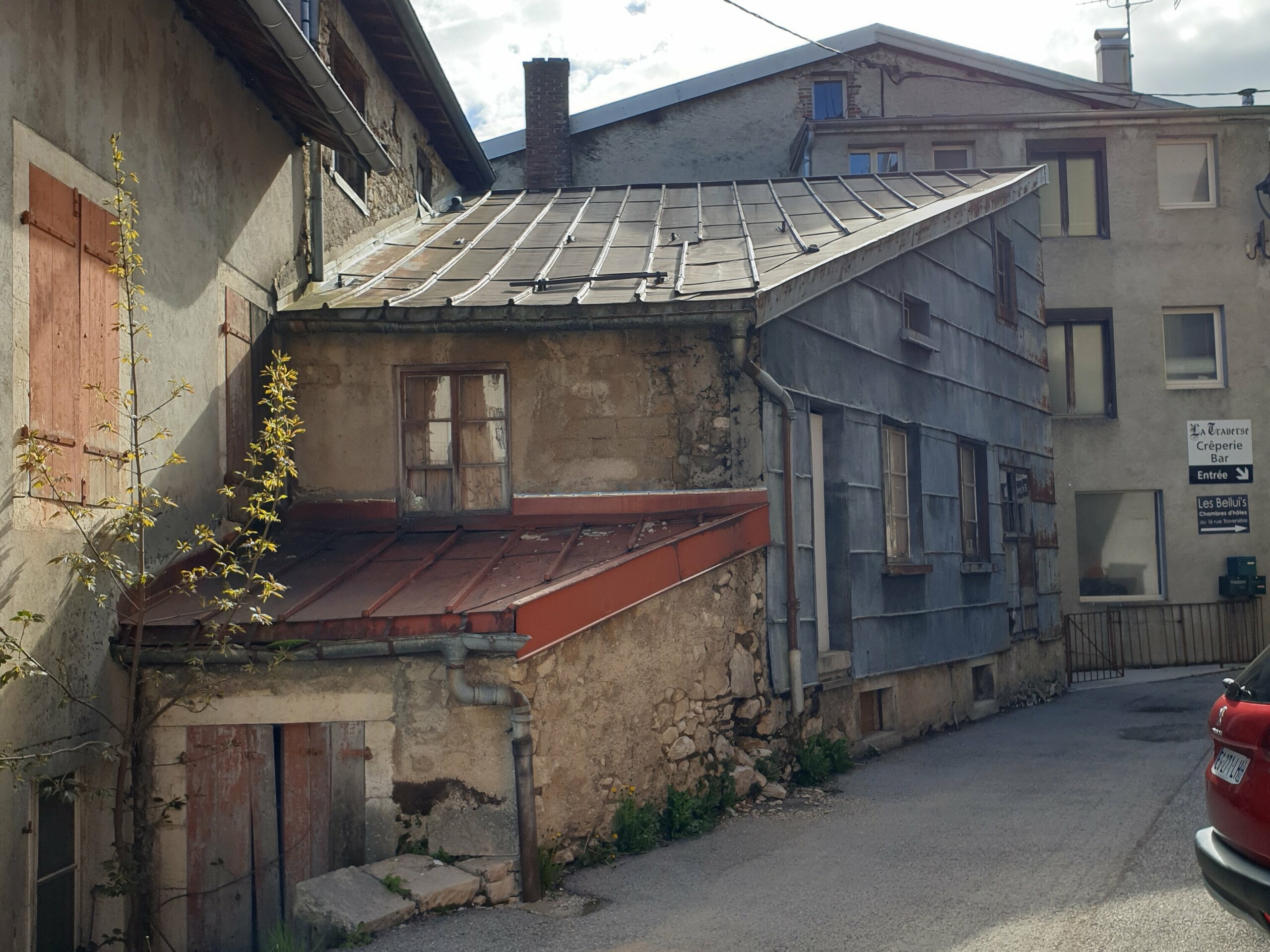 Prise de vue de l'arrière de la librairie avant la rénovation