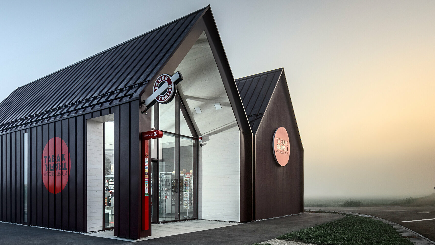 La façade de ce bureau de tabac indépendant a été revêtue de Prefalz dans la couleur spéciale rouge noir.